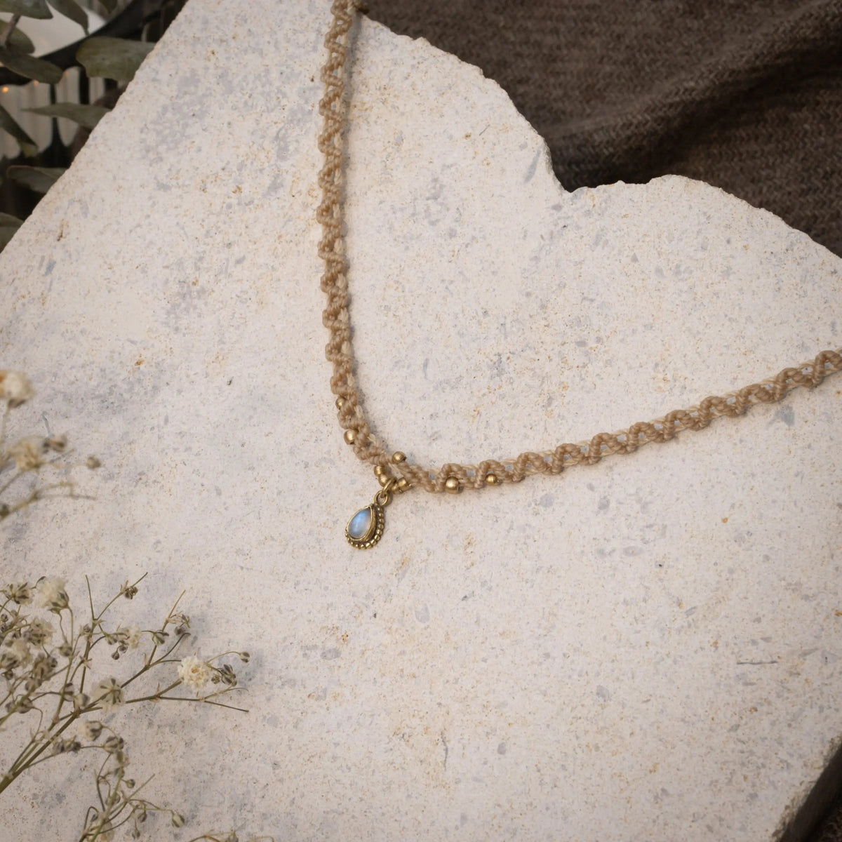 mivara collective  AMARA Mondstein Beige
